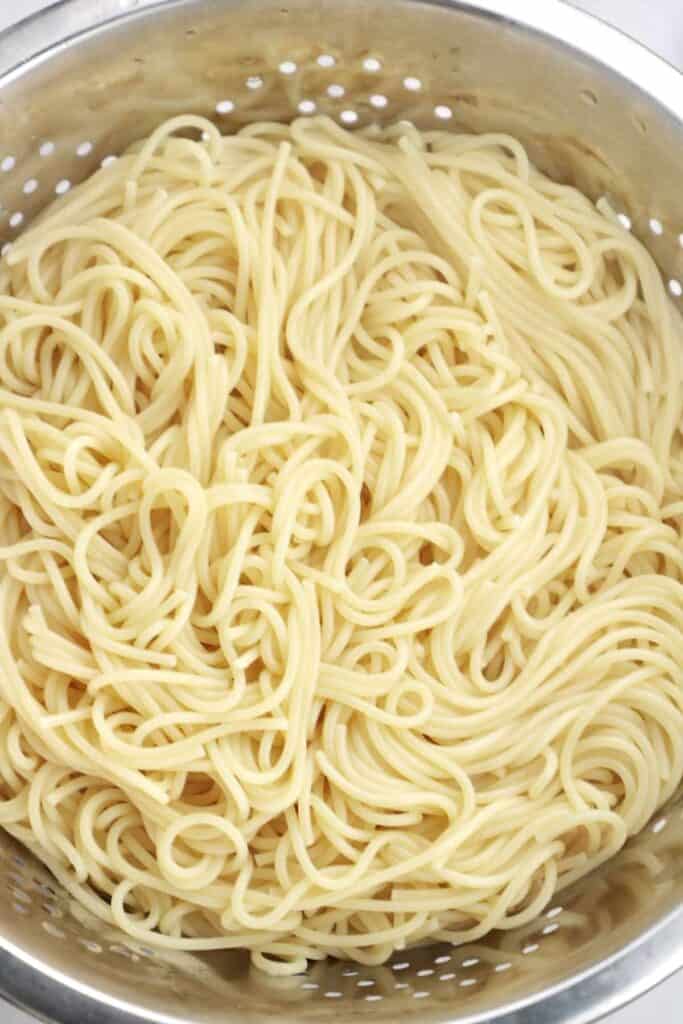 boiled spaghetti in colander.